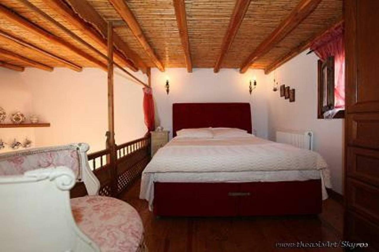 סקירוס Traditional Studio מראה חיצוני תמונה